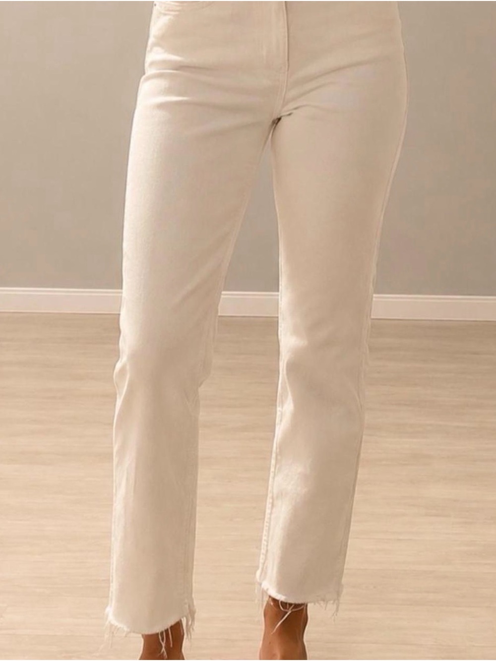 Zara Women's High-Rise Straight Jeans in white